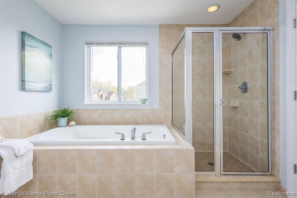 894 Wynstone Circle N, Oakland, MI — Photo 40