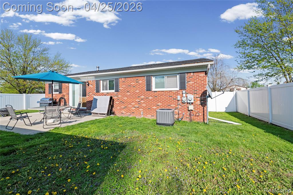 18516 Aldrin Avenue, Brownstown, MI 48193 — Photo 23