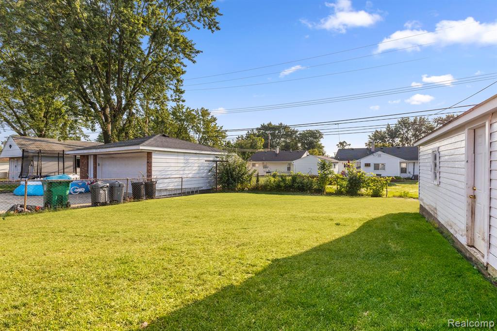 512 N LEONA Avenue, Garden City, MI — Photo 25