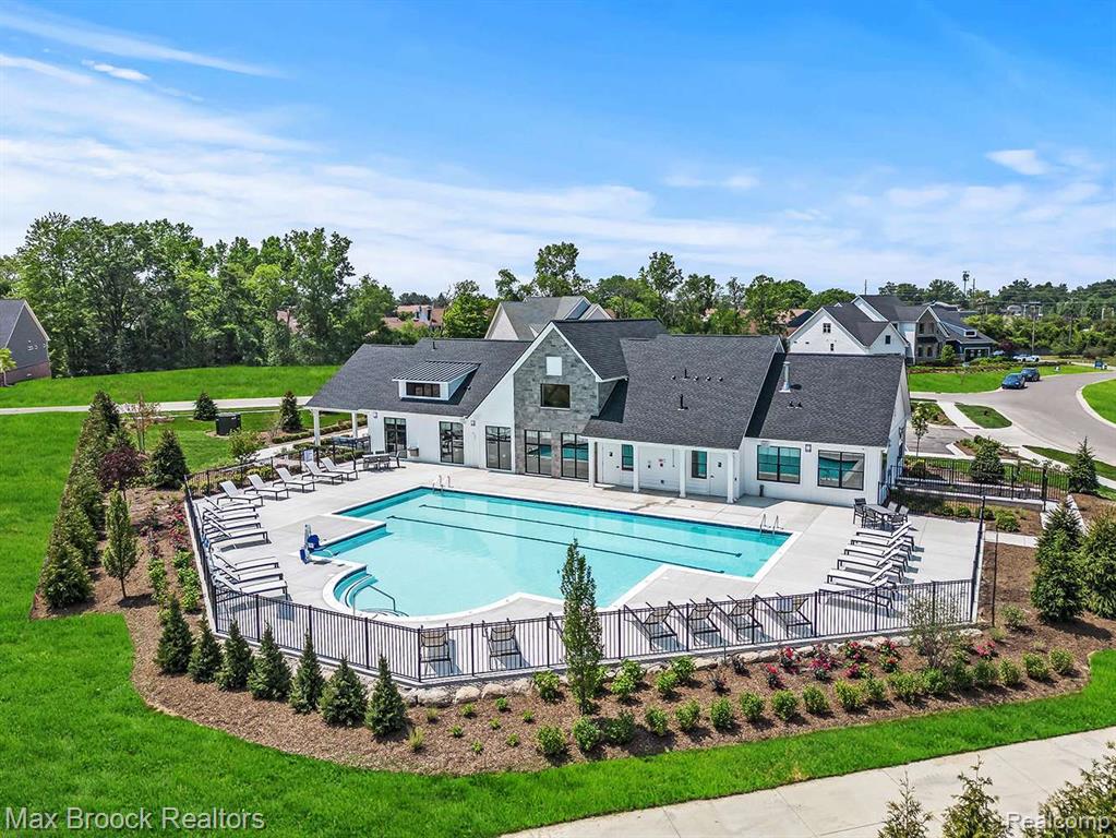 5526 Helmsdale Boulevard, West Bloomfield, MI — Photo 42
