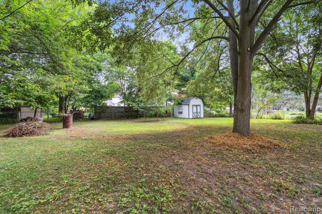 5374 Apple Hill Court, Flushing, MI 48433 — Photo 33