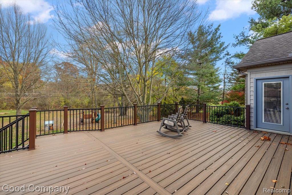 4671 BURNLEY Drive, Bloomfield Hills, MI 48304 — Photo 32