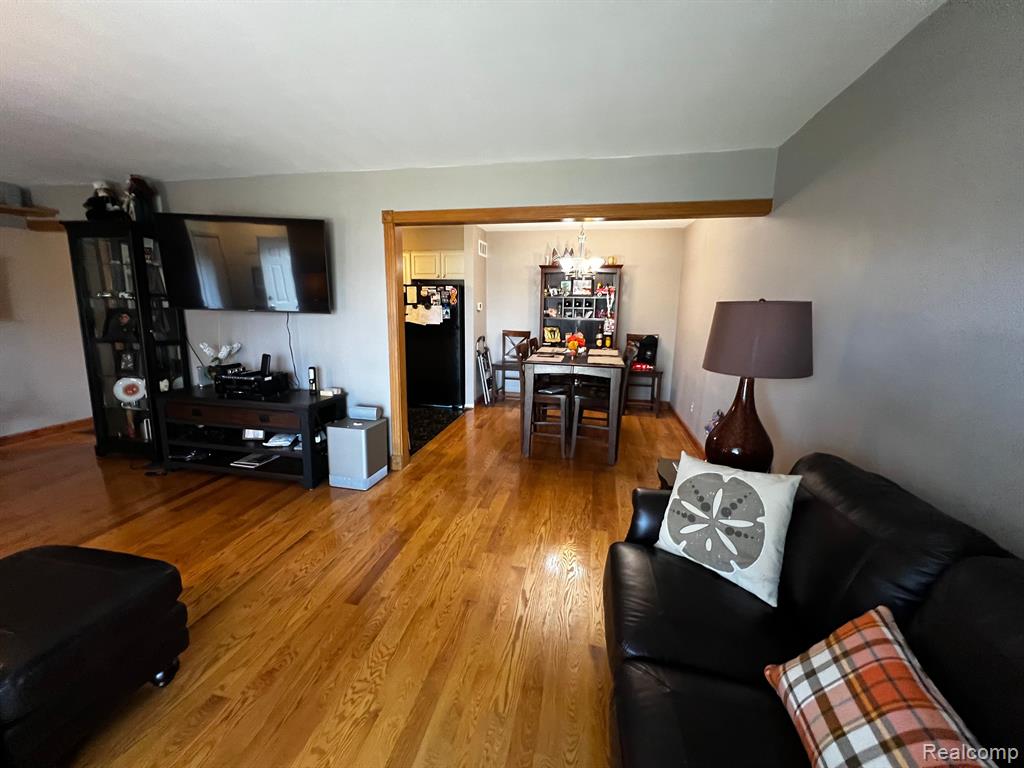 8514 HAMPSHIRE Drive, Sterling Heights, MI 48313 — Photo 10