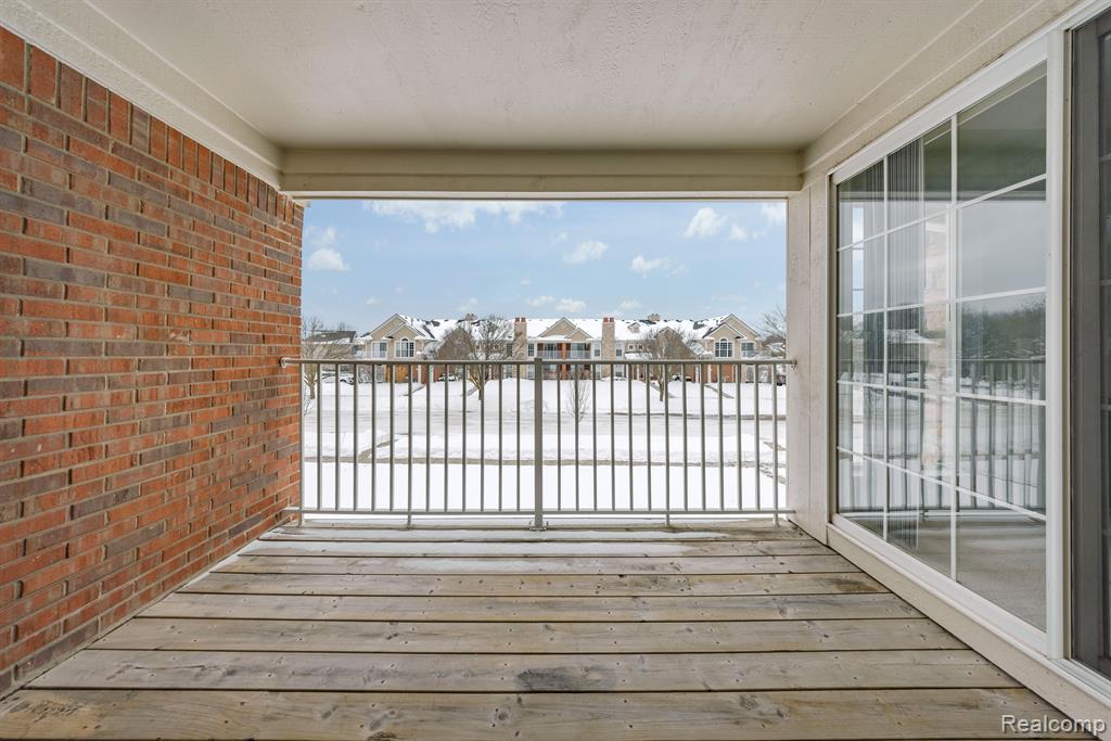 28260 OAKMONTE Circle E, New Hudson, MI 48165 — Photo 35