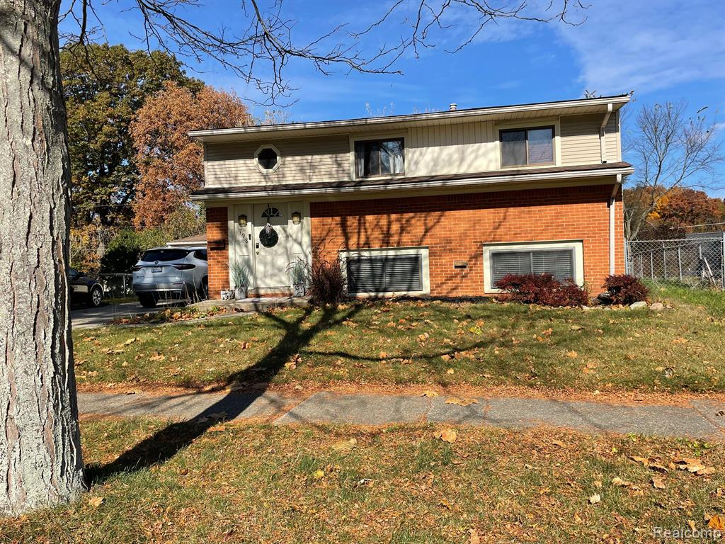 798 PANORAMA Drive, Milford, MI 48381 — front exterior