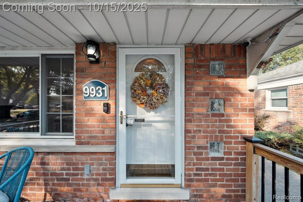 9931 E Clements Circle, Livonia, MI 48150 — Photo 6