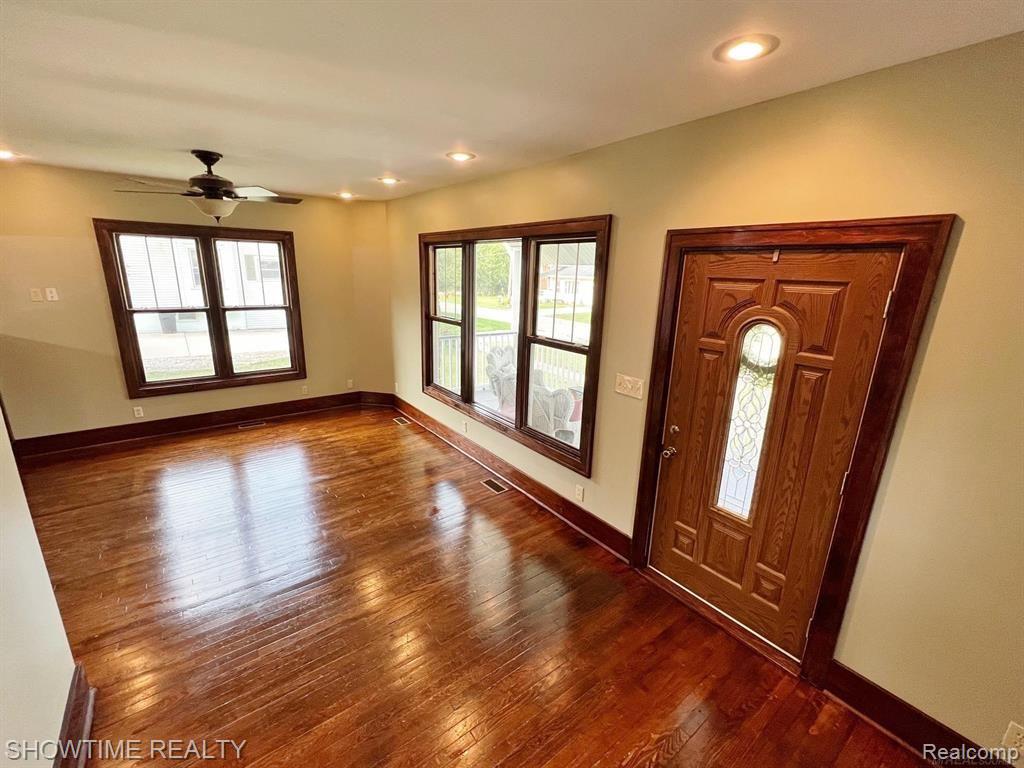 159 S HIGH Street, MI 48419 — Photo 3