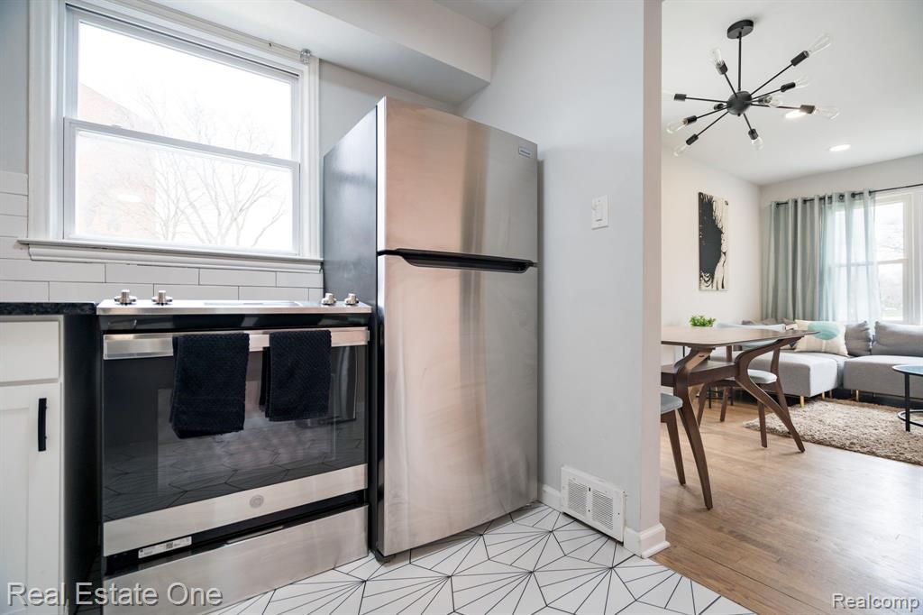 4727 OLIVIA AVENUE, Royal Oak, MI 48073 — Photo 11
