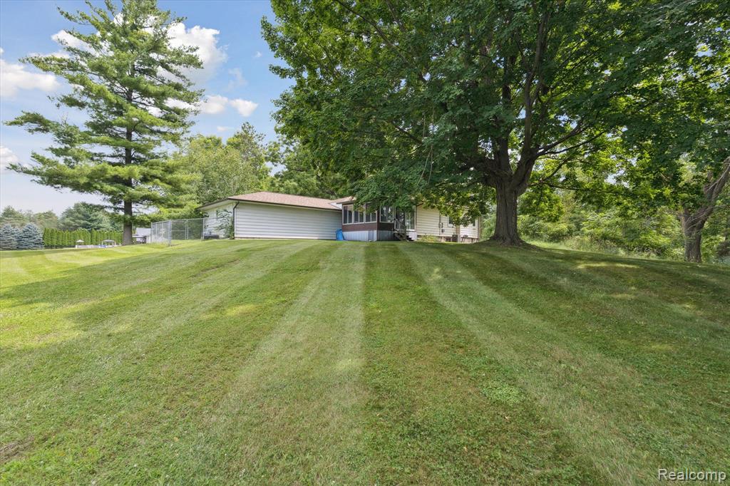 7467 McCandlish Road, Grand Blanc, MI 48439 — Photo 30
