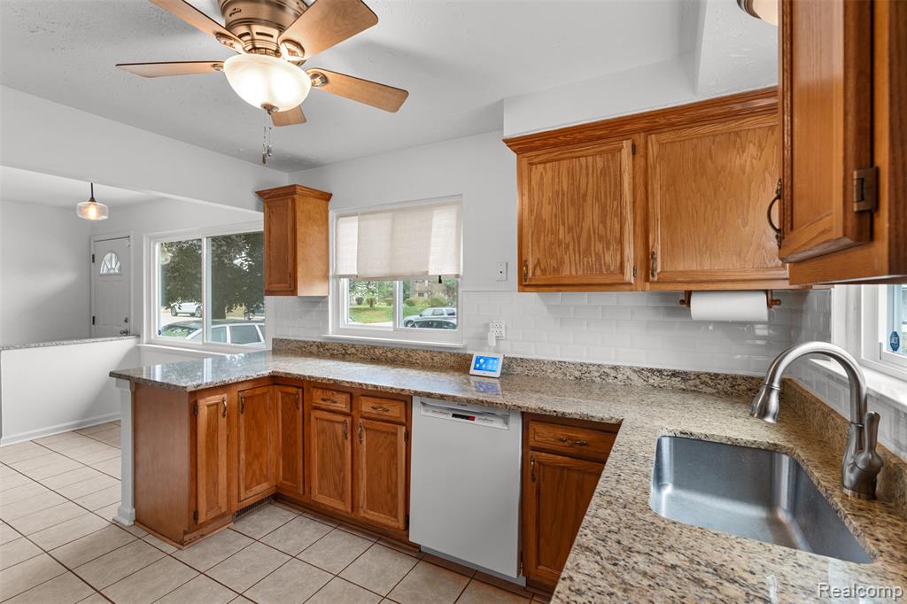 8938 Hugh Street, Livonia, MI 48150 — Photo 8