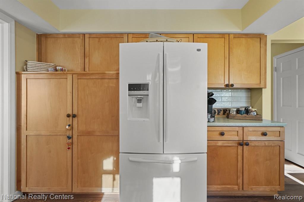 9812 ATWOOD Drive, South Lyon, MI 48178 — Photo 23