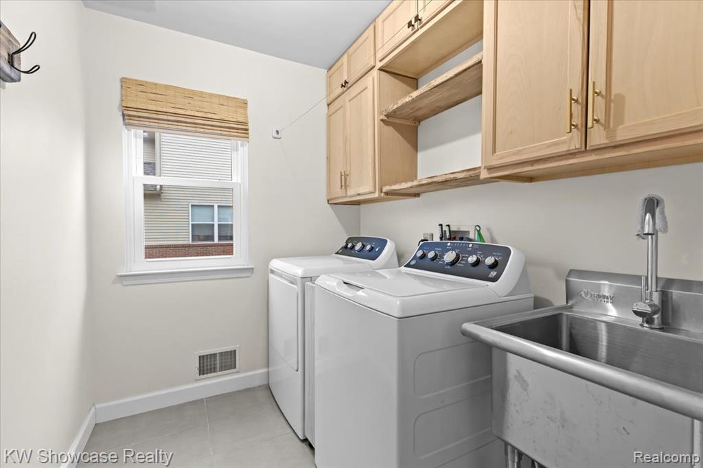 4254 Warrington Drive, Wixom, MI 48393 — Photo 16