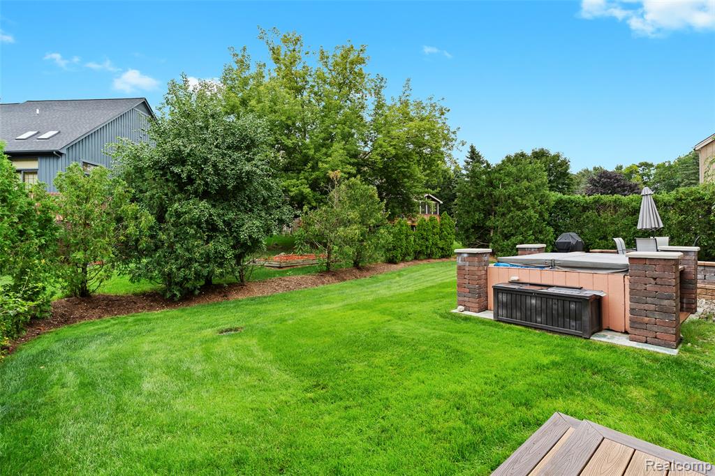 6034 Beachwood Drive, West Bloomfield, MI 48324 — Photo 43