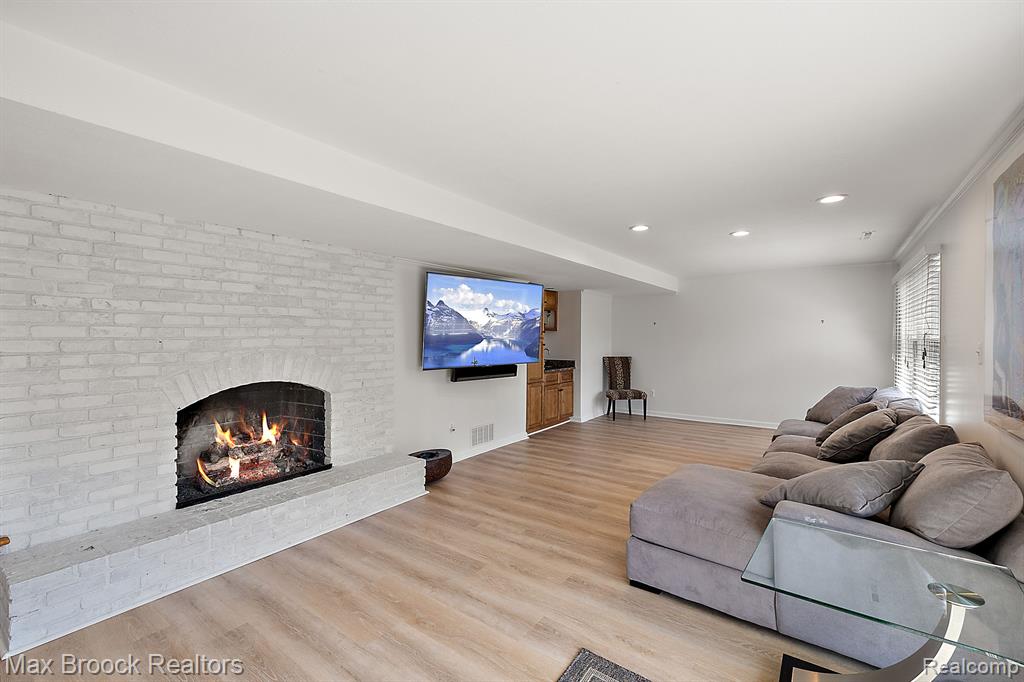 4384 SUNNINGDALE Drive, Bloomfield Hills, MI 48302 — Photo 35