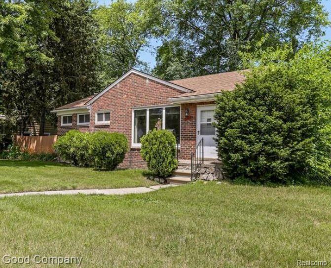 8400 OAK PARK Boulevard, Oak Park, MI 48237 — front exterior