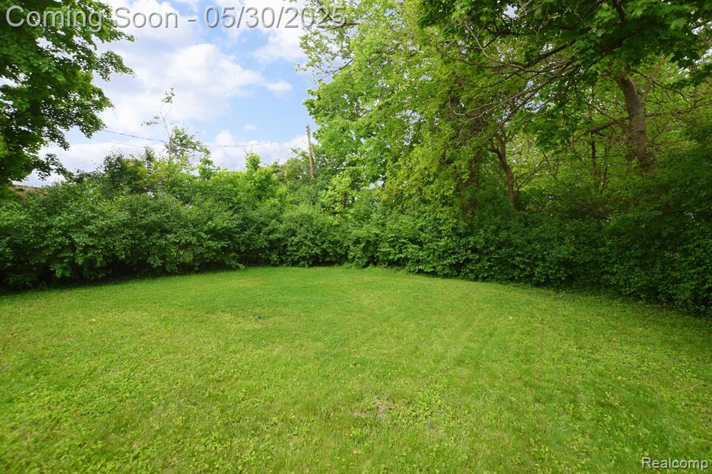 624 MAXINE Street, Flint, MI 48503 — Photo 12