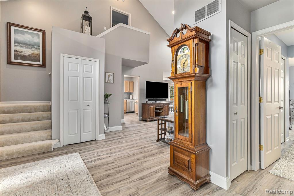 648 WOODHAVEN Drive, Commerce Twp, MI 48390 — Photo 5