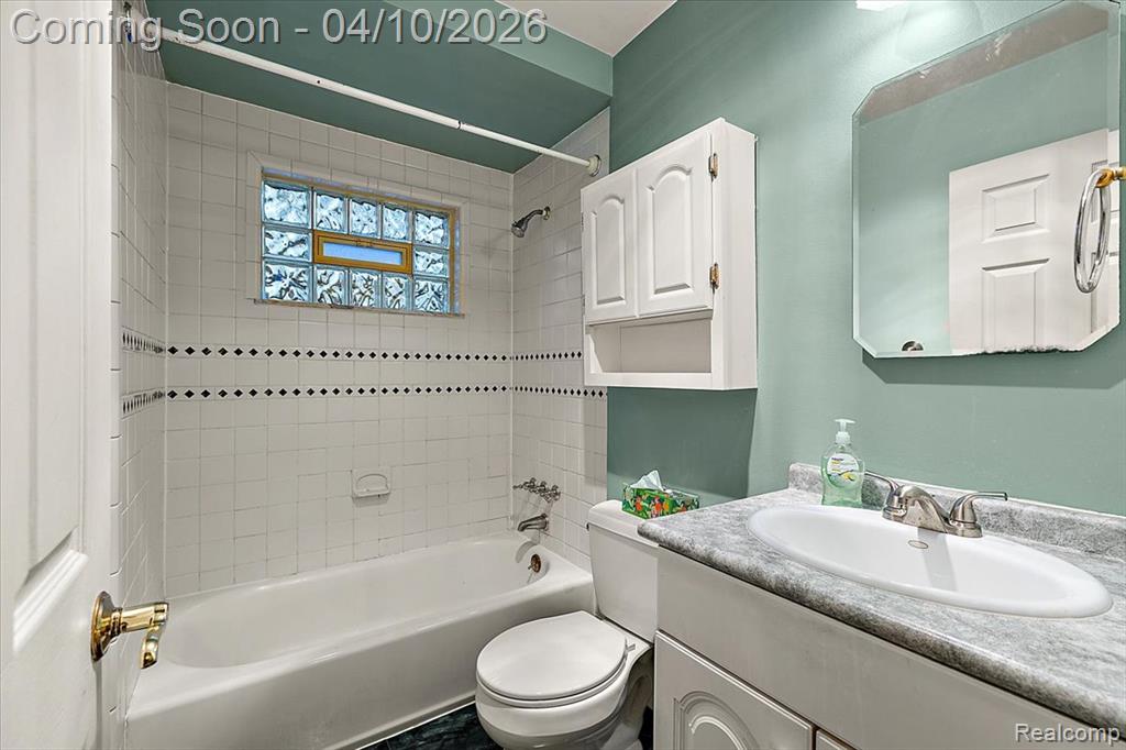 19246 Todd Drive, Clinton Twp, MI 48038 — Photo 22