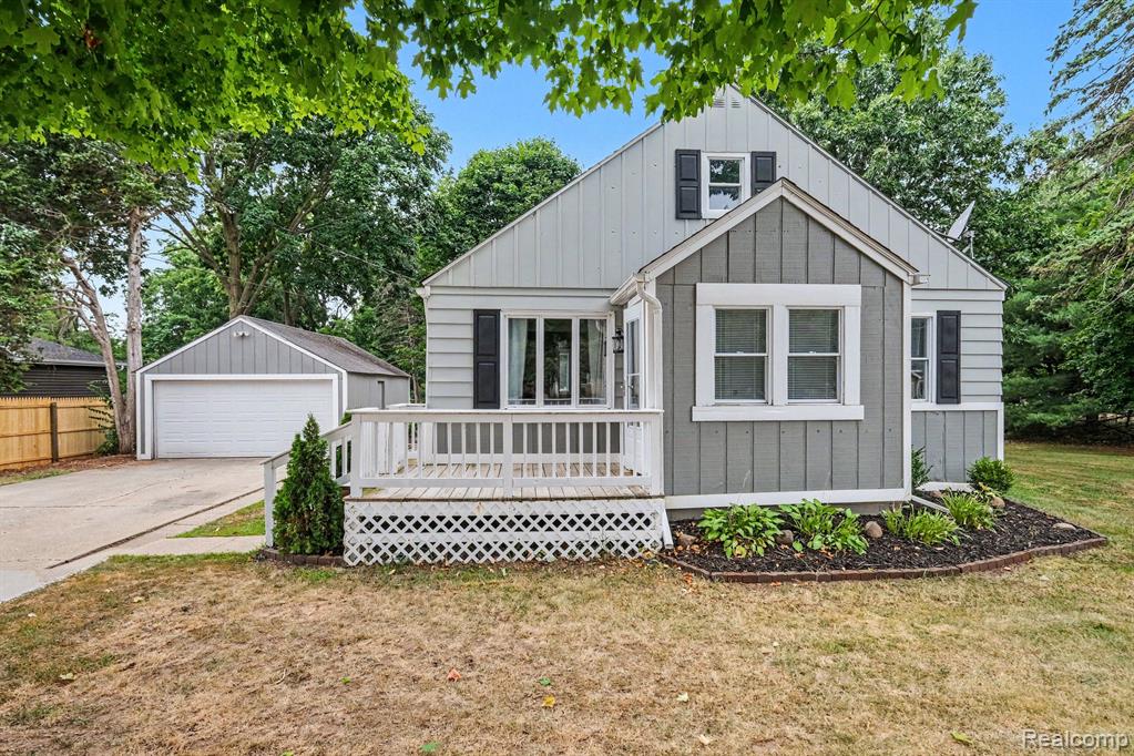437 Deland Road, Flushing, MI 48433
