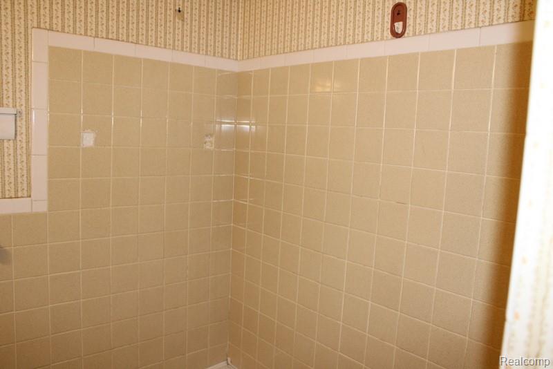 907 Farnham Avenue, Lincoln Park, MI 48146 — Photo 32