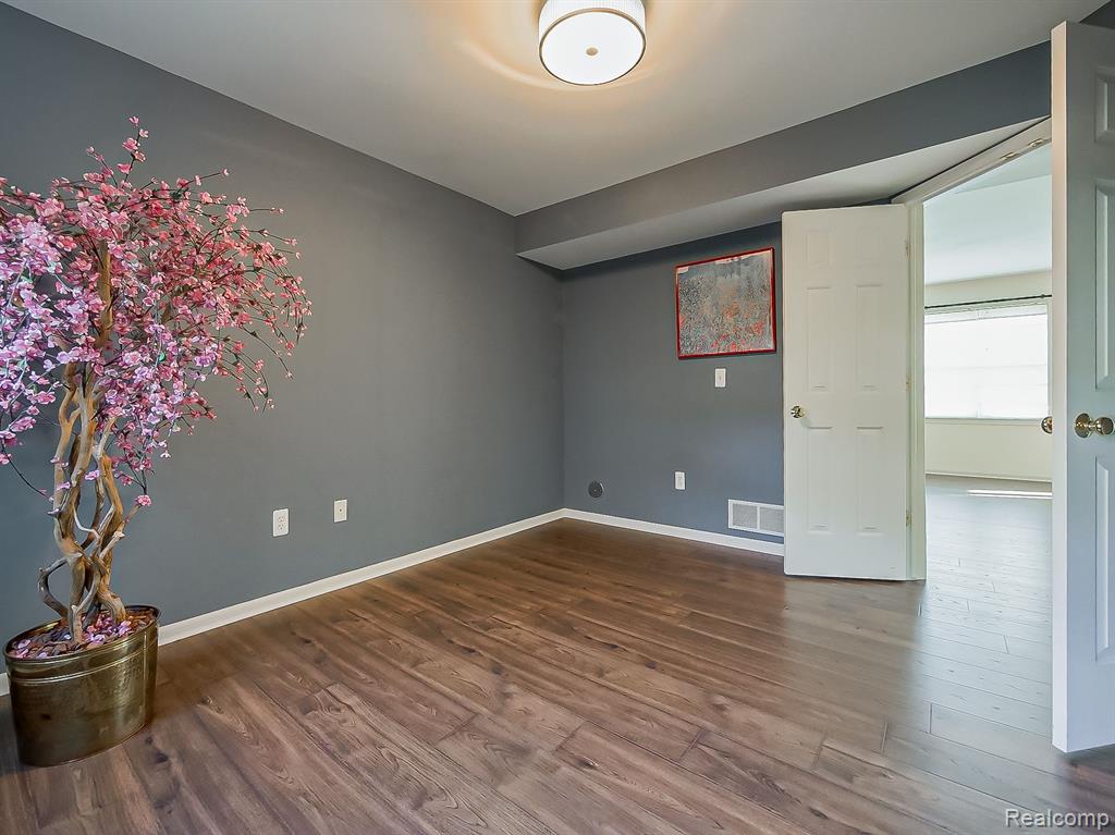 628 RIVERSTONE Lane, Chelsea, MI 48118 — Photo 6