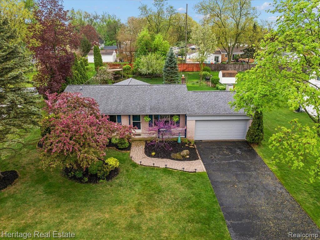 4887 CRESTBROOK Drive, Waterford, MI 48328 — Photo 37