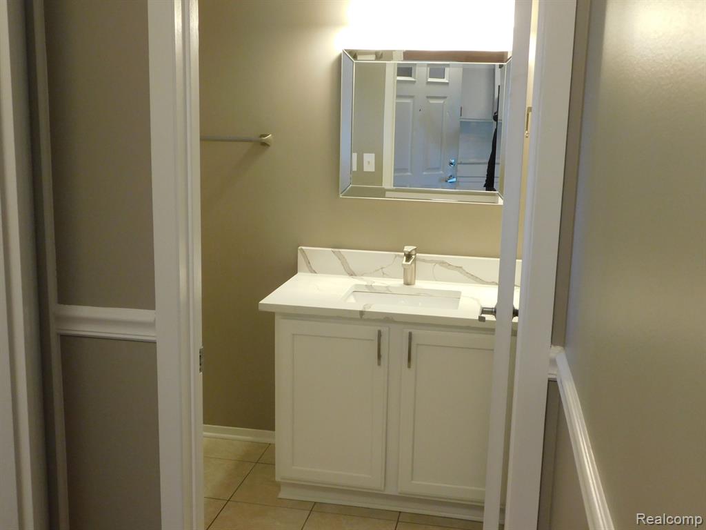 5606 DRAKE HOLLOW Drive W, West Bloomfield, MI — Photo 32