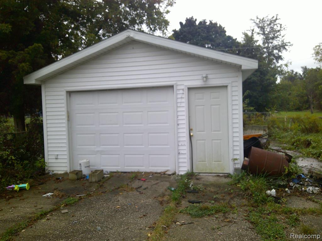418 E BALTIMORE Boulevard, Flint, MI 48505 — Photo 6