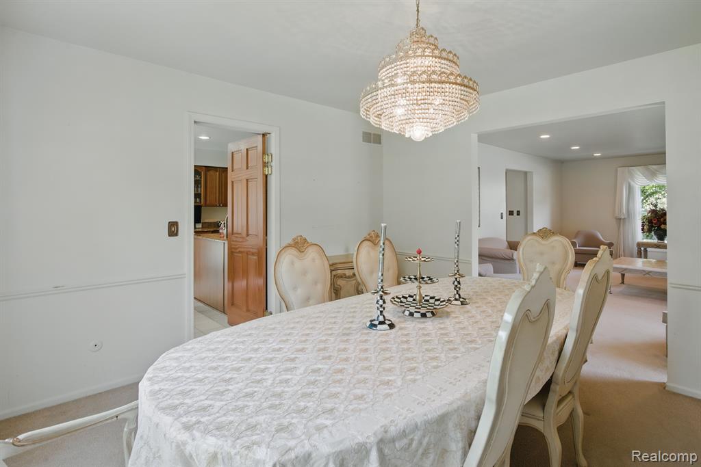 5389 Vincennes Drive, Bloomfield Hills, MI 48302 — Photo 29