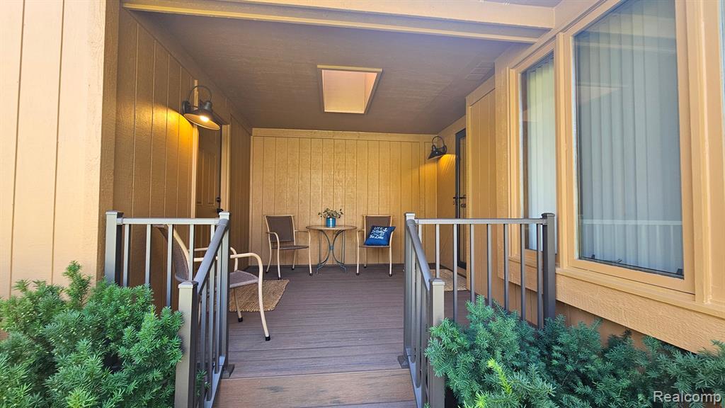966 WOLVERINE Drive, Wolverine Lake, MI 48390 — Photo 6