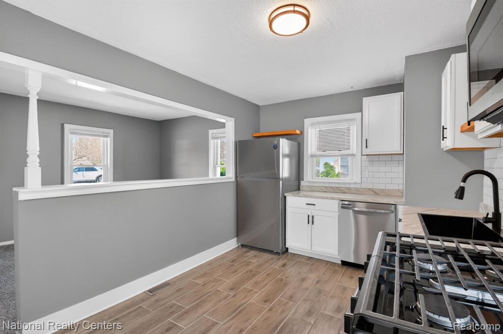 5864 N Harvey Street, Westland, MI — Photo 13