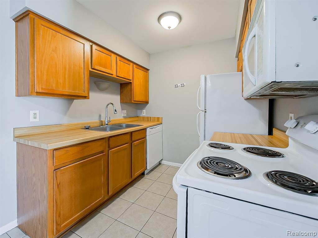121 E Van Riper Road, Fowlerville, MI 48836 — Photo 7