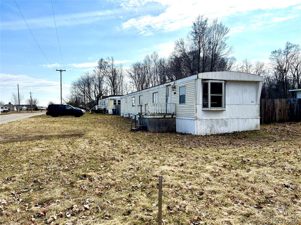 504 LOCUST Street, Howard City, MI 49329 — Photo 2