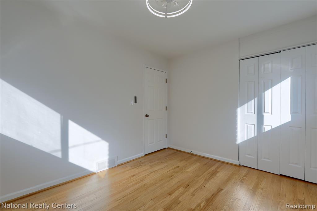 13369 Winchester Avenue, Huntington Woods, MI — Photo 15