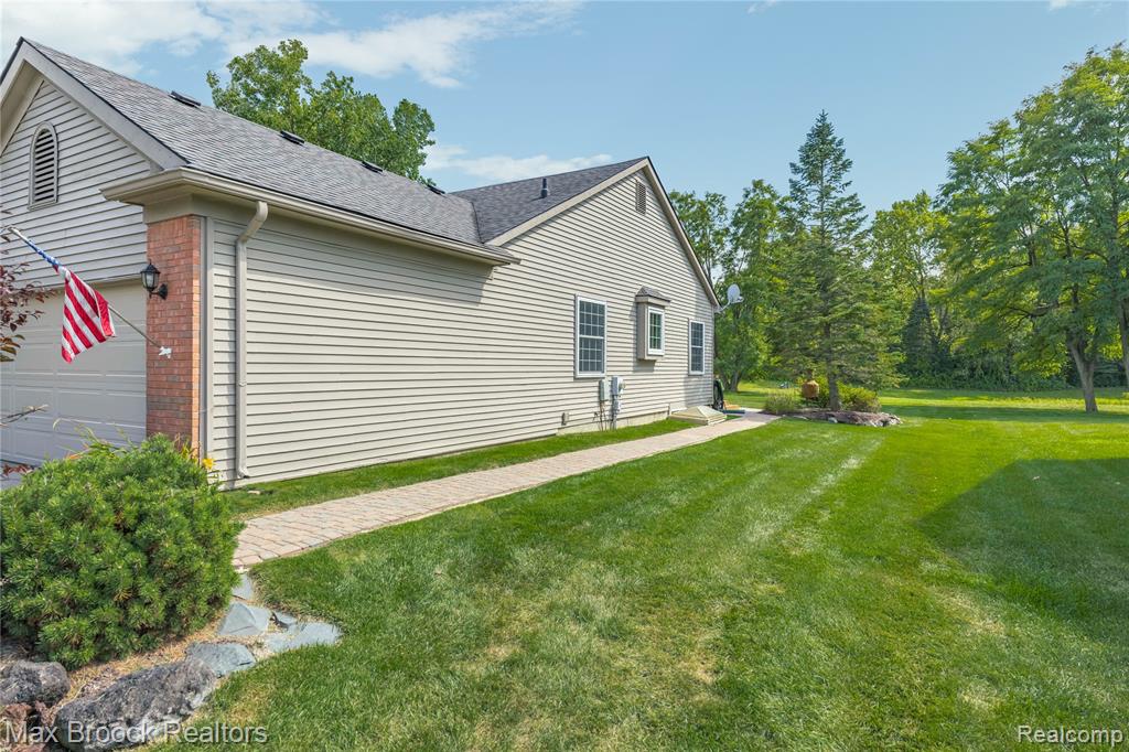 6555 Westphalia, West Bloomfield, MI 48324 — Photo 23