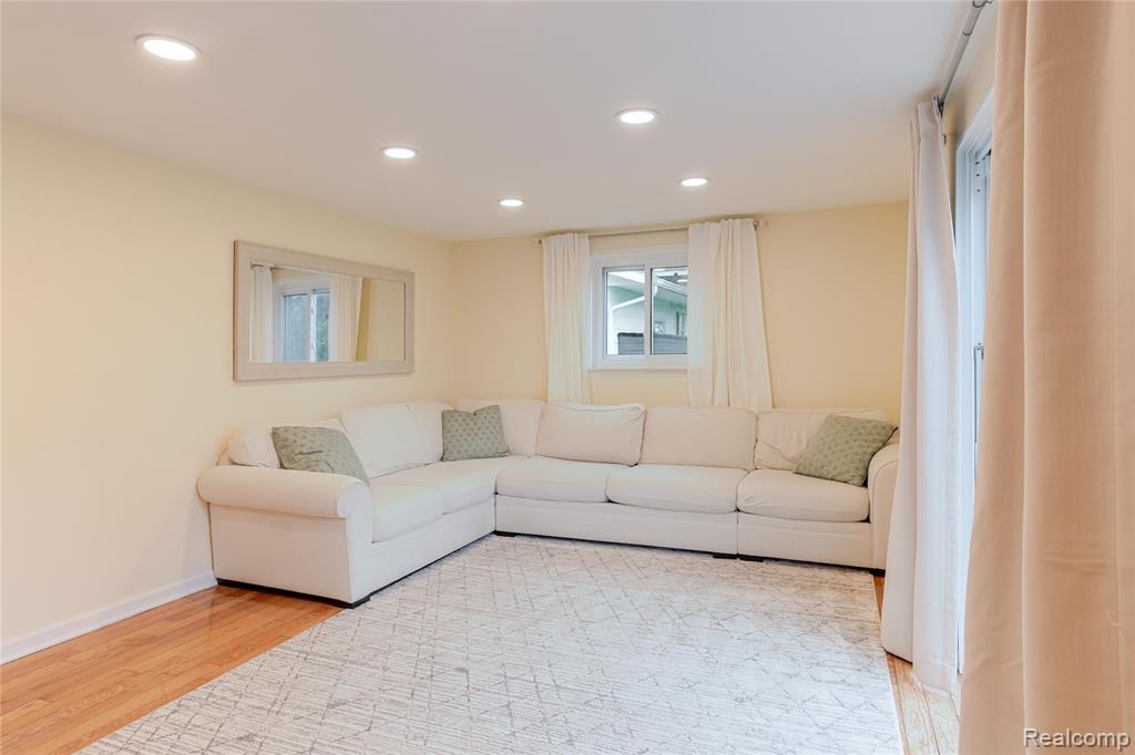 39832 Parklawn Drive, Sterling Heights, MI 48313 — Photo 15