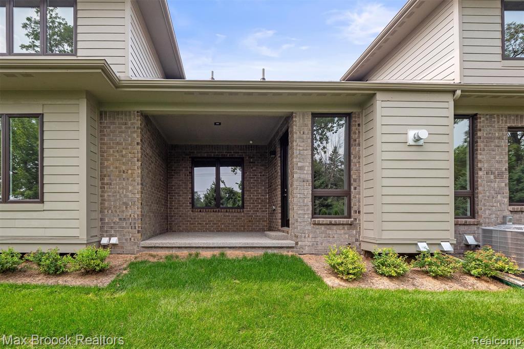 7477 Gramercy Circle, 17, West Bloomfield, MI — Photo 38