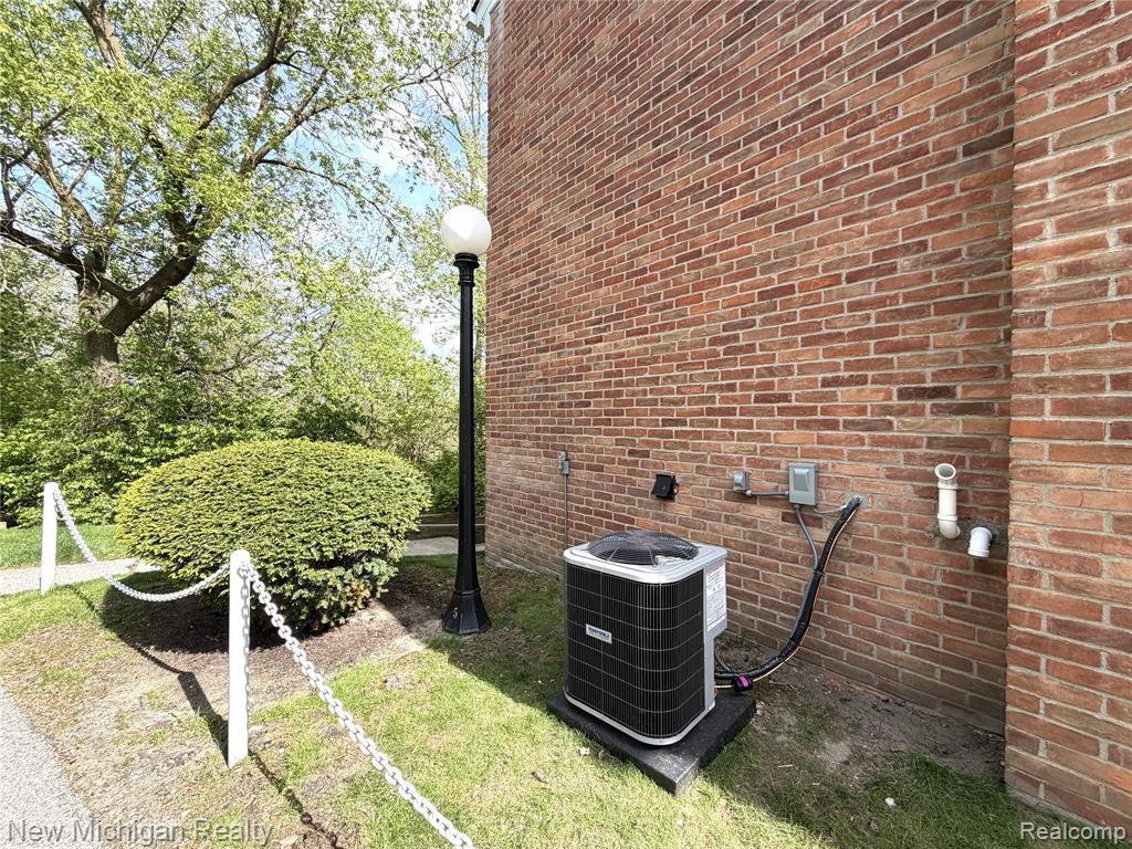 32718 Grand River Avenue, A4, Farmington, MI 48336 — Photo 18
