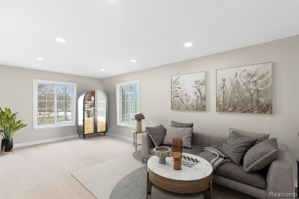 591 E FOX HILLS Drive, Bloomfield Hills, MI 48304 — Photo 16