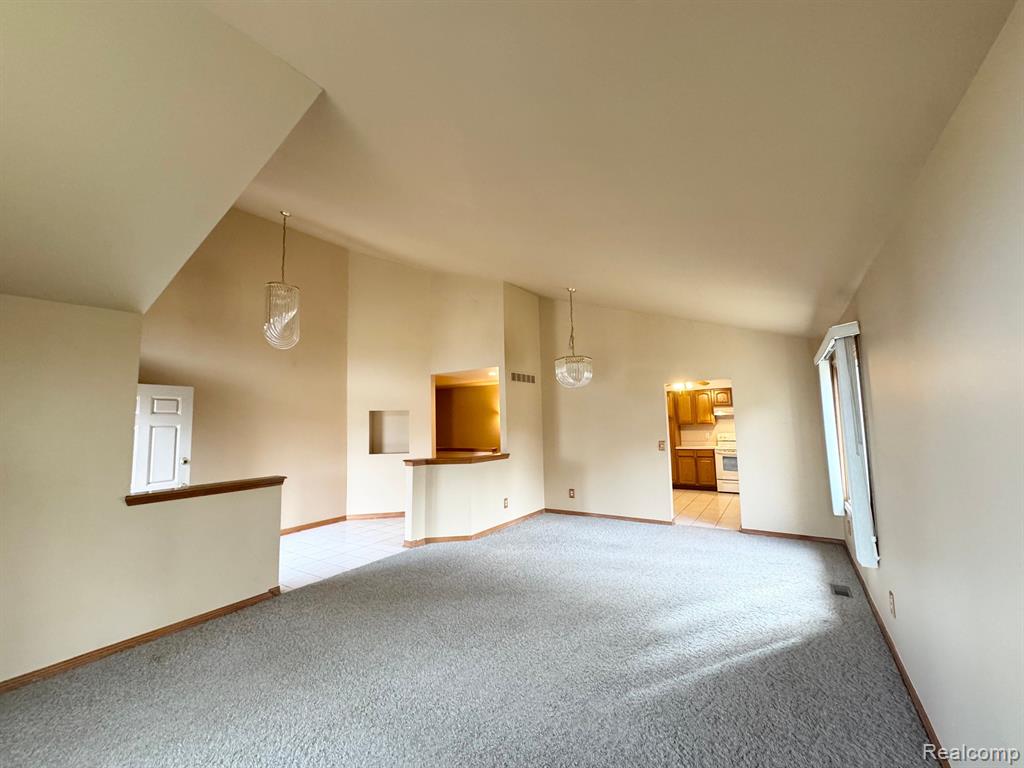 52702 HUNTERS POINTE, Macomb, MI 48042 — Photo 4