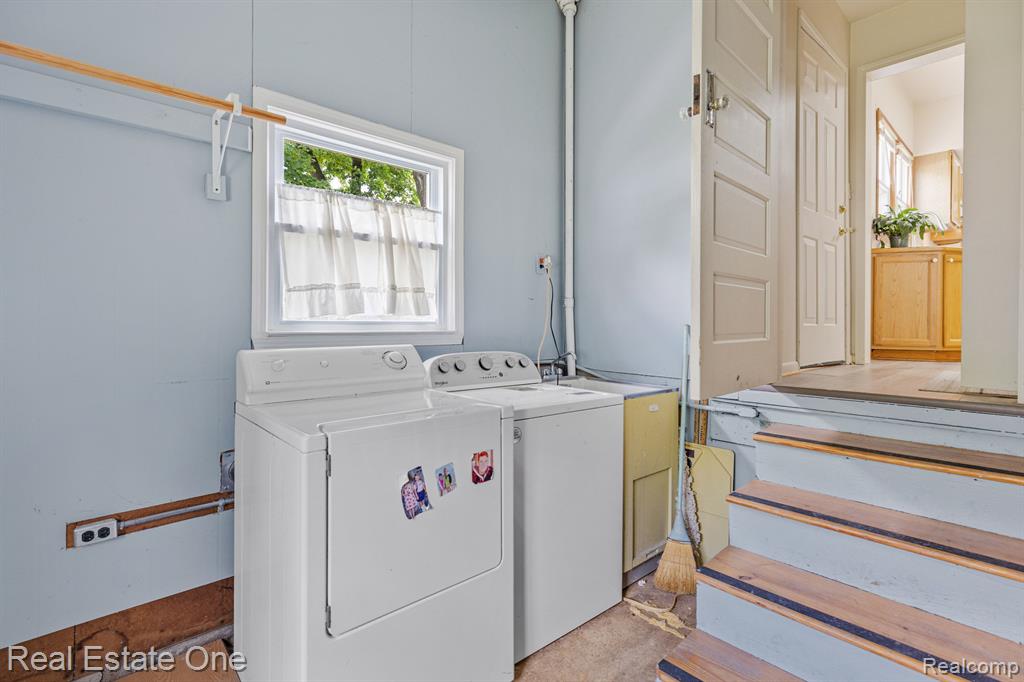 447 E JACKSON Street E, Lake Orion, MI 48362 — Photo 31