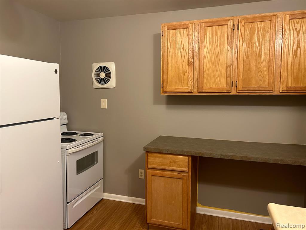 4471 CROISSANT Street, Dearborn Heights, MI 48125 — Photo 4