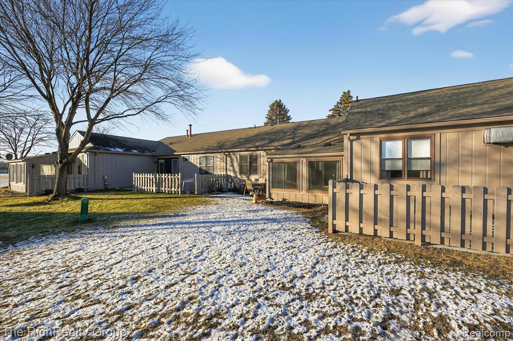 12116 Shenandoah Drive, South Lyon, MI 48178 — Photo 4