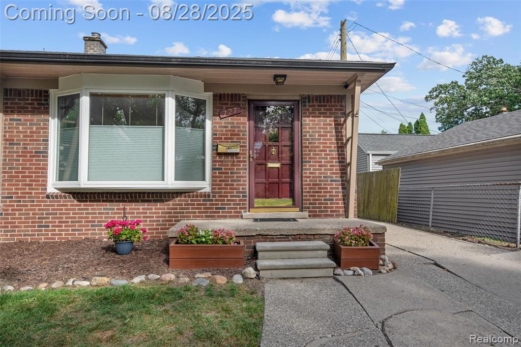 727 S Vermont Avenue, Royal Oak, MI 48067 — Photo 4