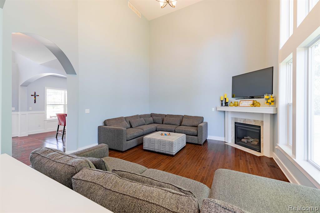 299 NAPA VALLEY Drive, Milford, MI 48381 — Photo 13