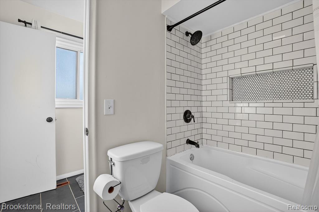6227 McKenzie Drive, Flint, MI 48507 — Photo 26