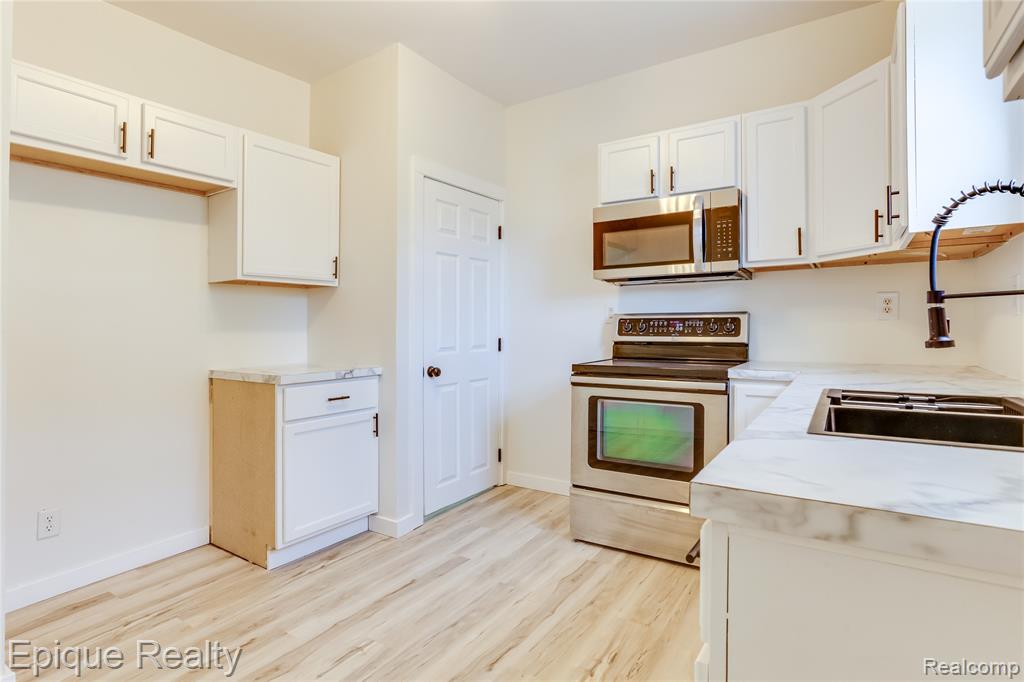 711 Stanton Street, Port Huron, MI 48060 — Photo 4