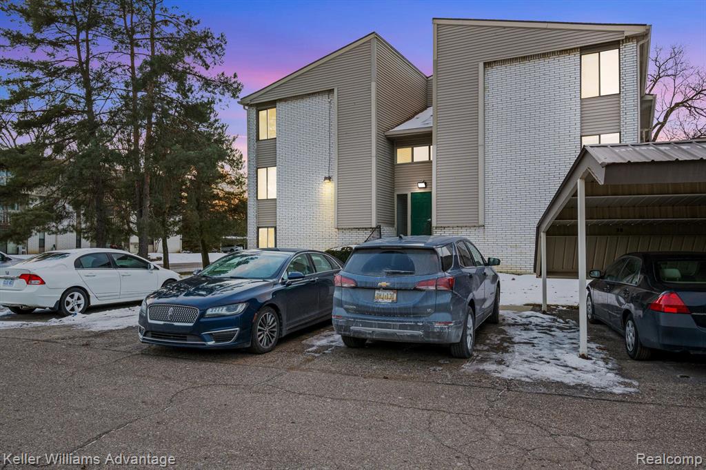Farmington Square Condominiums