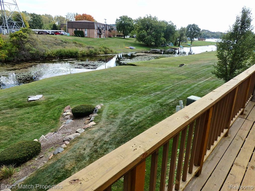 6896 NORTHCREST Way E, 15, Clarkston, MI — Photo 24