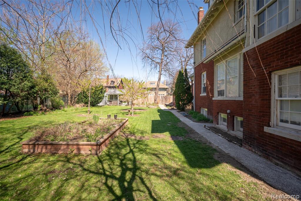 22 Edison Street, Detroit, MI 48202 — Photo 49